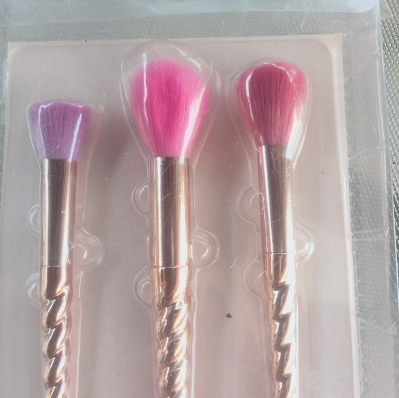 Set of 3 new cosmetic brushes rose gold unicorn handle - Picture 2 of 3